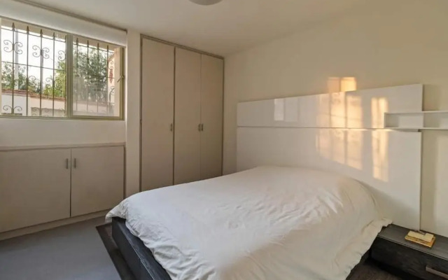 Quiet and Cozy Home with Great Location
