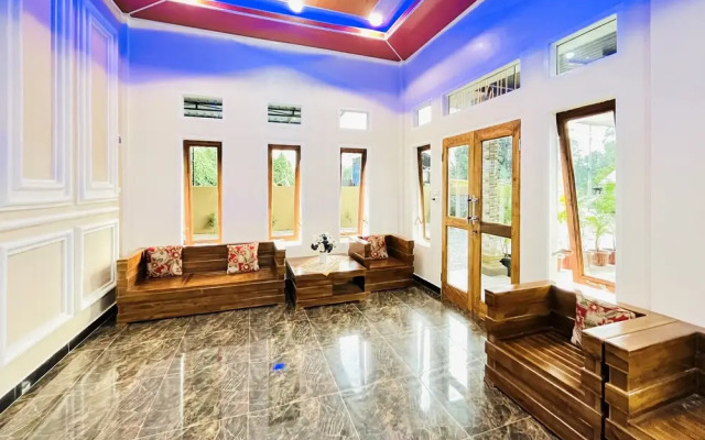 RedDoorz @ Gunari Guest House Merek Karo