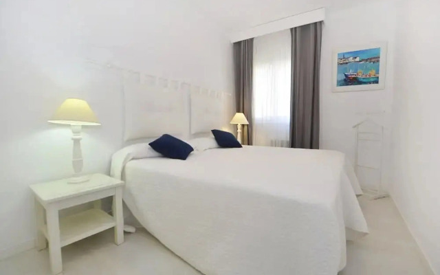 Sea-view Apartment in Roses Near Beach