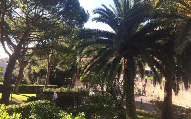 AZURELLE