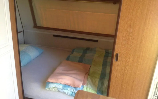 SIMPLE LIVING - Beds 190 cm - Dogs welcome on request - CARAVAN - COSY FARM BnB