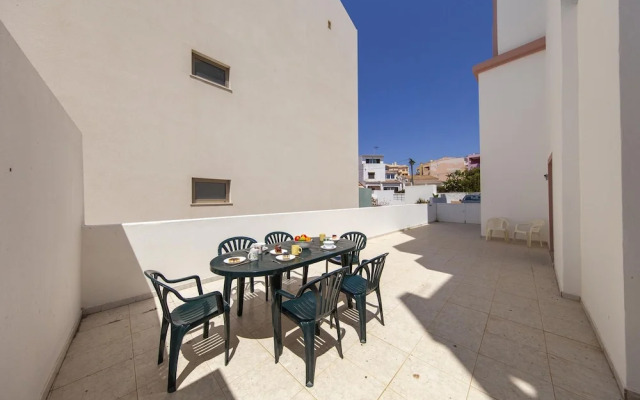 W 01 - Bedroom 1 in Topside Luz Guesthouse