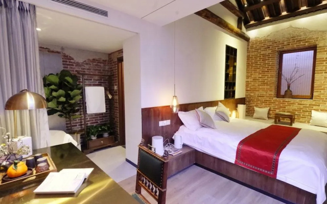 HongYi Home - Snug Suite