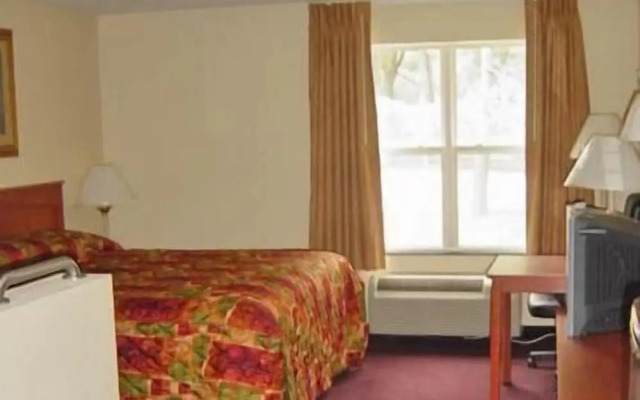 HomeTown Inn & Suites