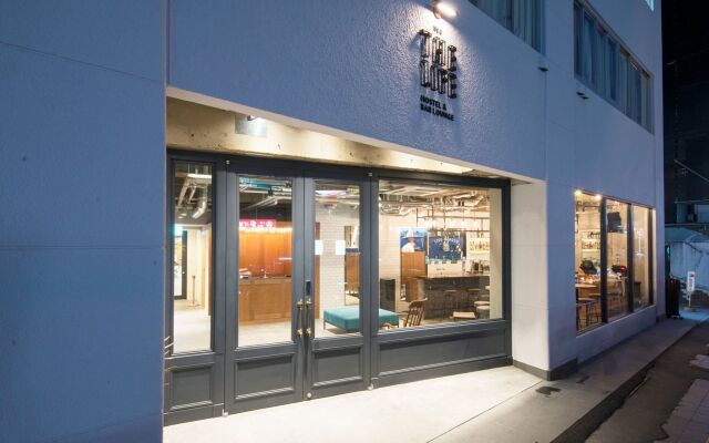THE LIFE hostel & bar lounge Хаката вид на фасад