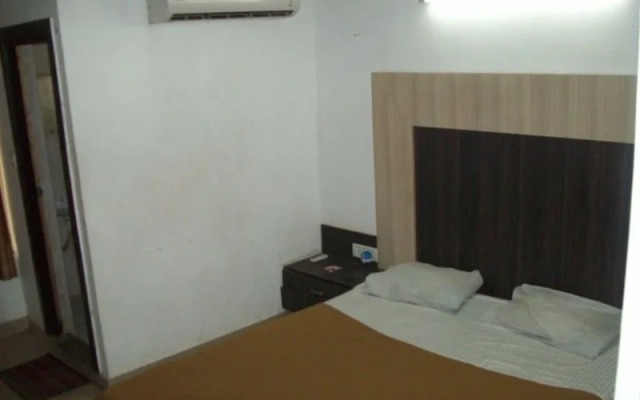 OYO 5904 Hotel Midway Inn