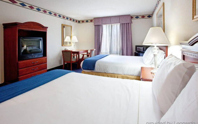 Holiday Inn Express Hotel & Suites Mebane by IHG