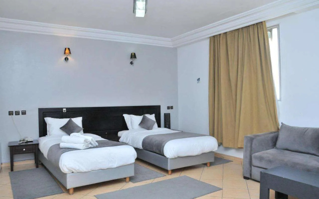 Hotel East West