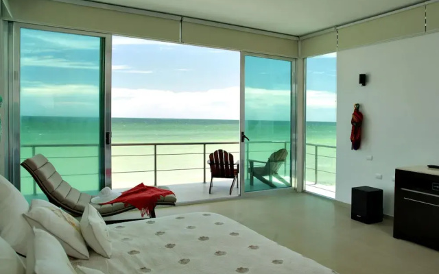 Beachfront Upscale House in Telchac
