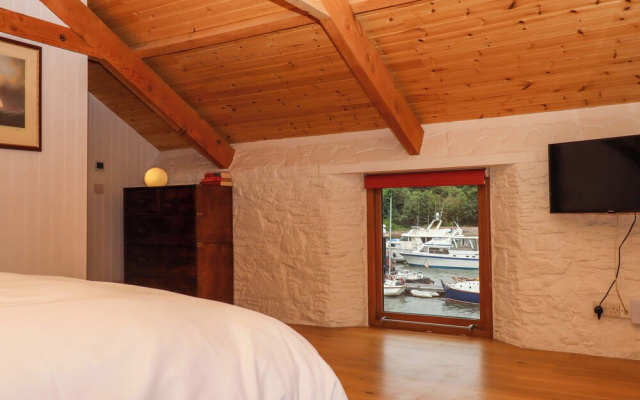 Dolphin Cottage