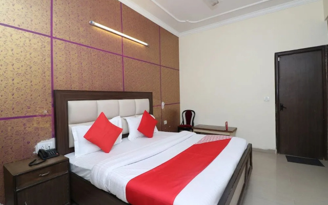 OYO 35663 Mayank Palace