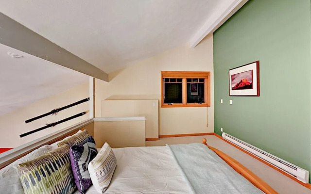 800 Columbine Road Condo Unit B9