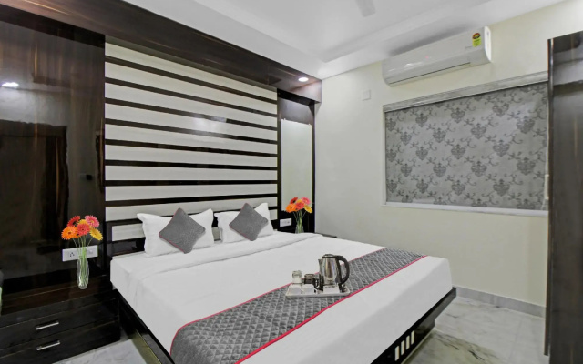 OYO Townhouse 1128 Hotel Royal Palm Inn