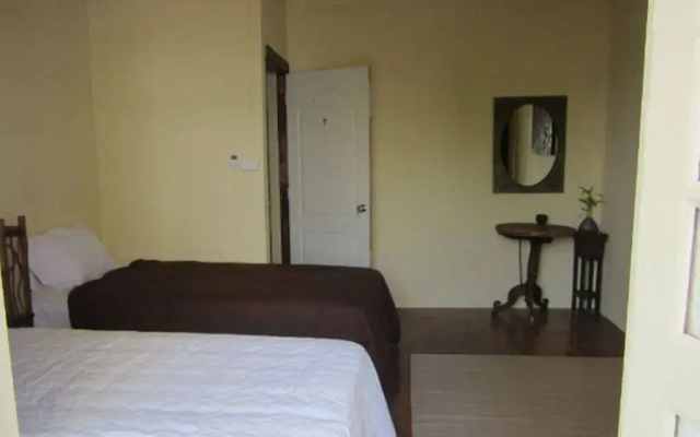 Siam Tulip Guesthouse & Restaurant