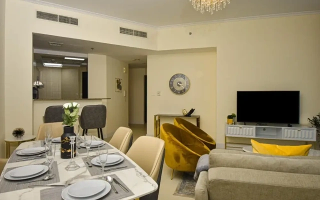 Experience Luxurious Sky High Marina Living
