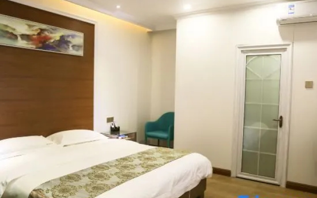 Xinyu Fashion Hotel (Haikou East High-speed Railway Station)