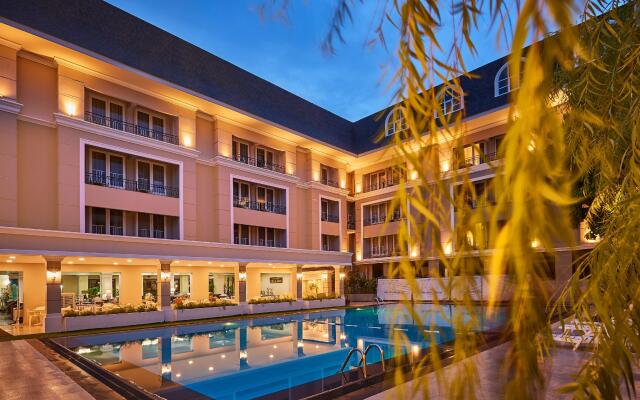 Hotel Beverly Plaza вид на фасад