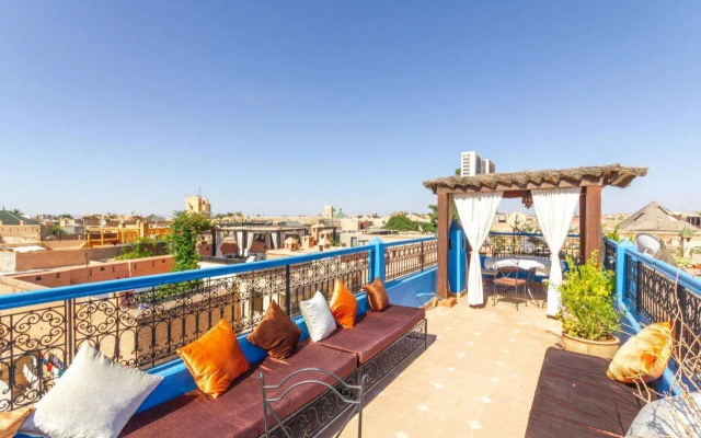 Riad Le Dromadaire Bleu by Weekome