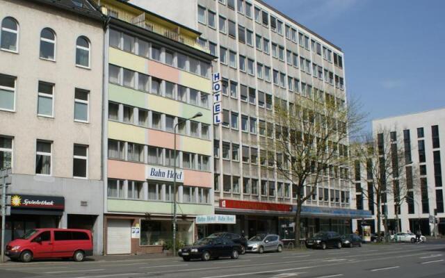 Отель Bahn-Hotel Германия, Дюссельдорф - 3 отзыва об отеле, цены и фото номеров - забронировать отель Bahn-Hotel онлайн вид на фасад