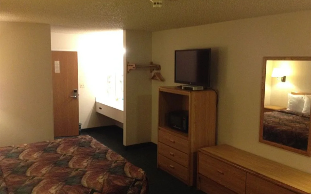 HomeTown Inn By OYO Texhoma, OK