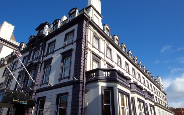 Hallmark Hotel Carlisle вид на фасад