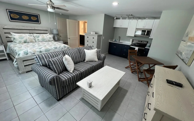 Tarpon Tale Inn