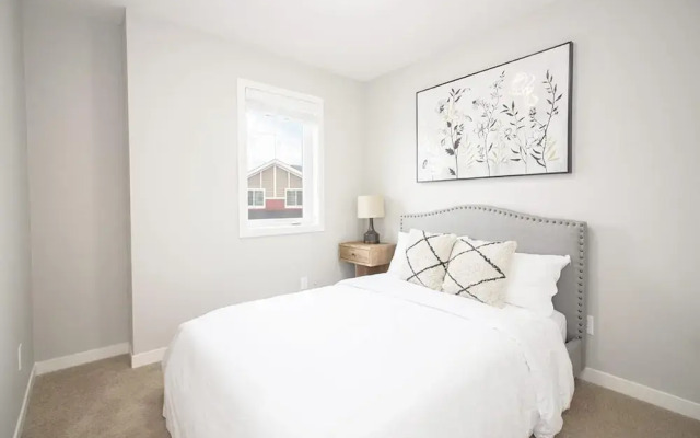 4bed 2bath Townhouse With Laundry Parking Wi-fi