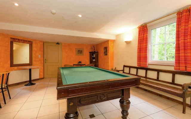 Glorious Holiday Home in Wéris with Hot Tub