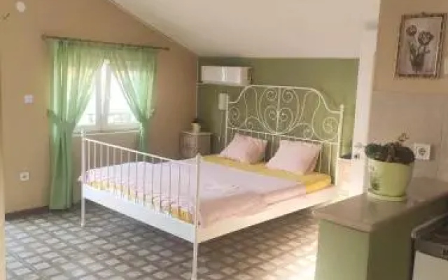Studio Apartments Krasici