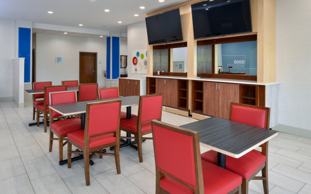 Holiday Inn Express & Suites Pueblo North by IHG