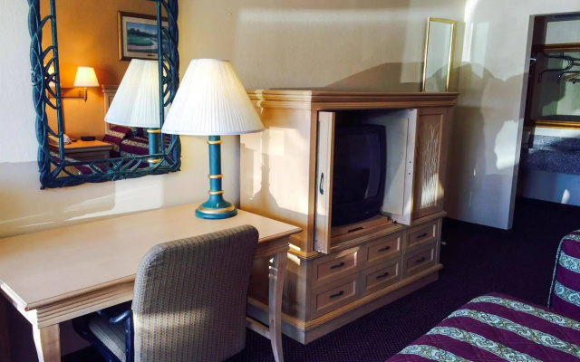 Motel 6 Macclenny, FL