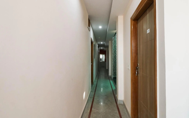 OYO 76709 Hotel Mannat Stays