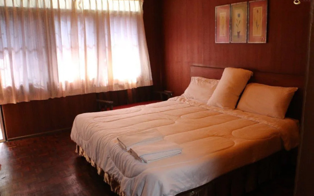 8 Plus Hotel