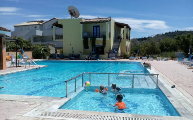 Amadeus Hawaii Studios And Apartments