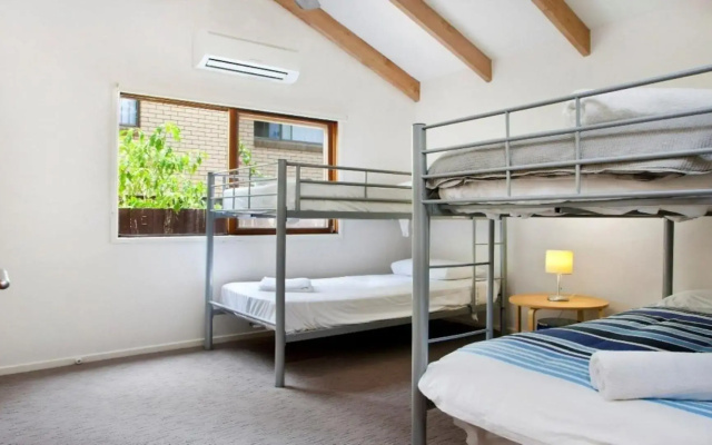 7 Depper Cosy Beach House in Central Sunshine Beach