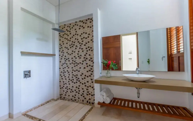 w Glowing 4BR Villa w Pool at Mesa de Yeguas