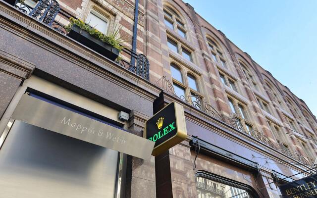 Отель The Leicester Square Collection вид на фасад