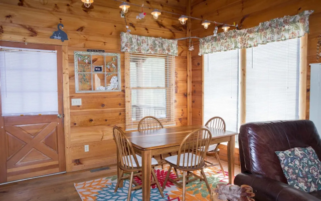 On Mountain Time - One Bedroom Cabin
