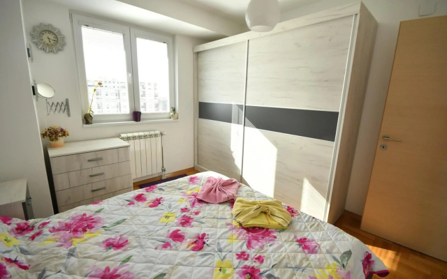 New, Modern & Luxury Apartment in the City