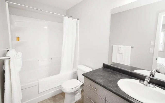 Gorgeous 4 Bedroom Townhouse in South Winnipeg
