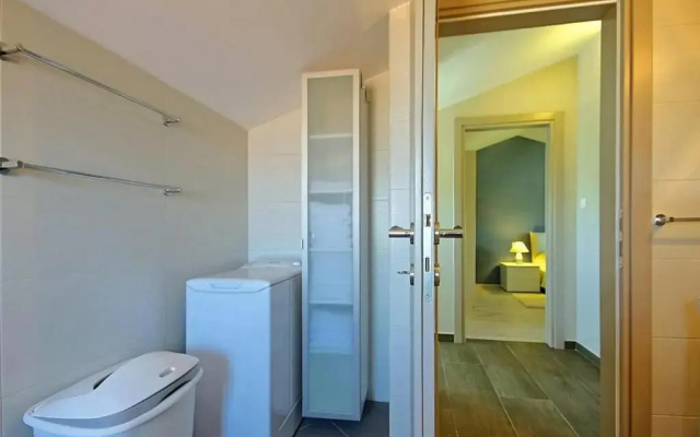 Contemporary Holiday Home in Žbandaj with Swimming Pool