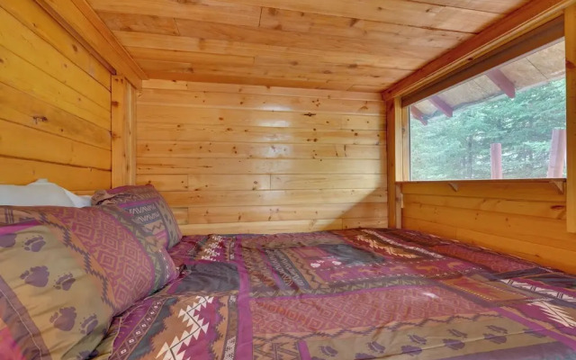 Ultimate Alaskan Retreat: Lakefront Soldotna Cabin