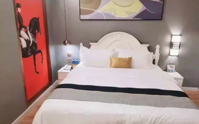 Jiatai Chain Business Hotel (Zhuanghe High-speed Railway Station)