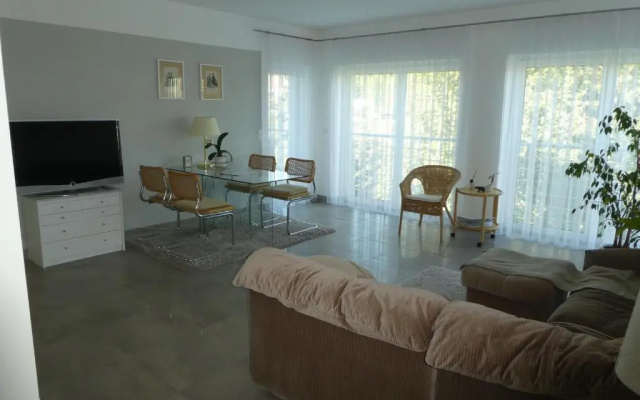 Großzugige,Zetrumsnahe Wohnung (Adults Only)