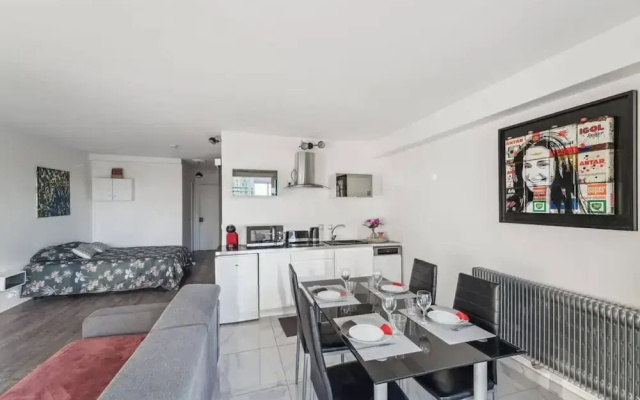 Spacious Studio Balcony -La D Fense-bail Mobilit