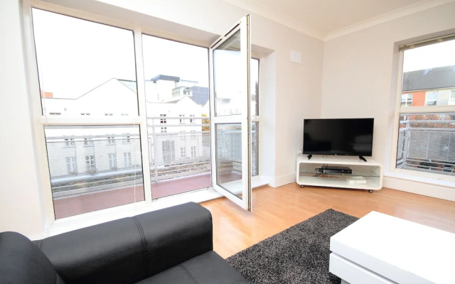 Sir John Rogersons Quay Sleeps 8
