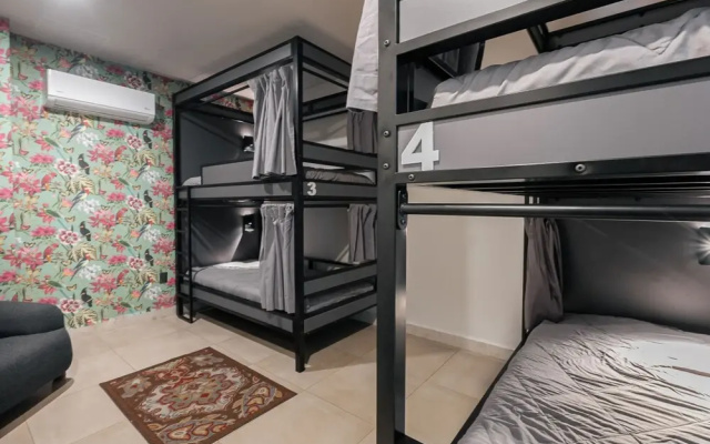 Low bed Mixed Shared Room