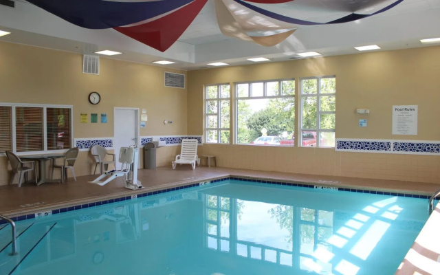 Holiday Inn Express Hotel & Suites Chicago-Algonquin by IHG