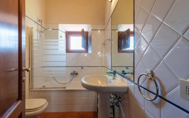 Apartment in Laterina With Shared Pool