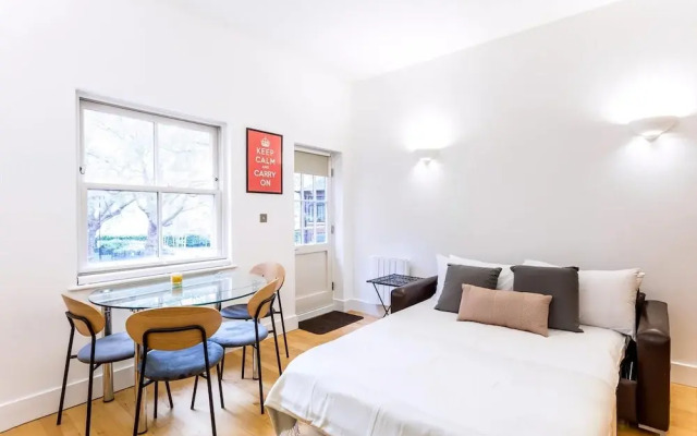 Bright & Comfortable Angel Apartment